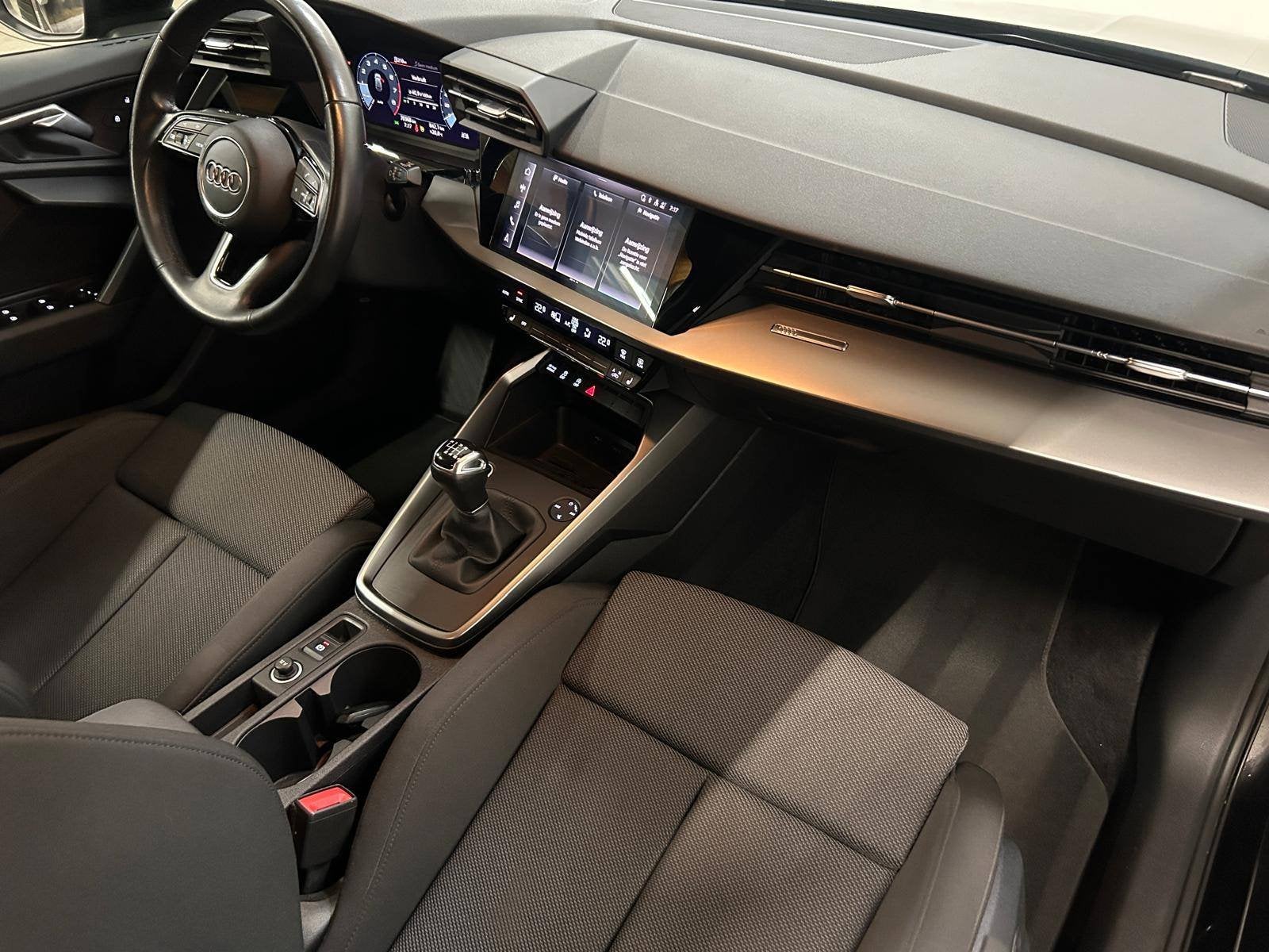 Audi A3 35 TFSI 1.5 BENZINE - AFNEEMBARE TREKHAAK (bj 2021), Auto's, 1360 kg, Stof, Bedrijf, Grijs