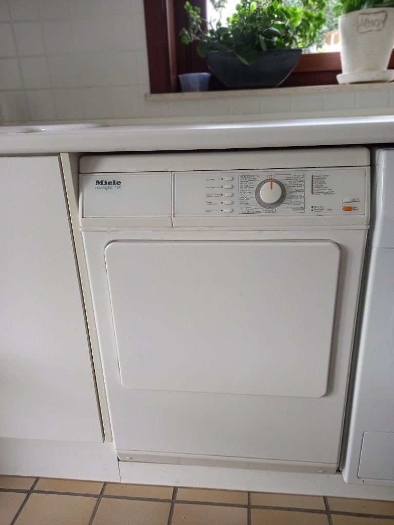 Droogkast Miele Novotronic T 243, Electroménager, Sèche-linge, Comme neuf, Évacuation d'air, Chargeur frontal, 4 à 6 kg, 85 à 90 cm
