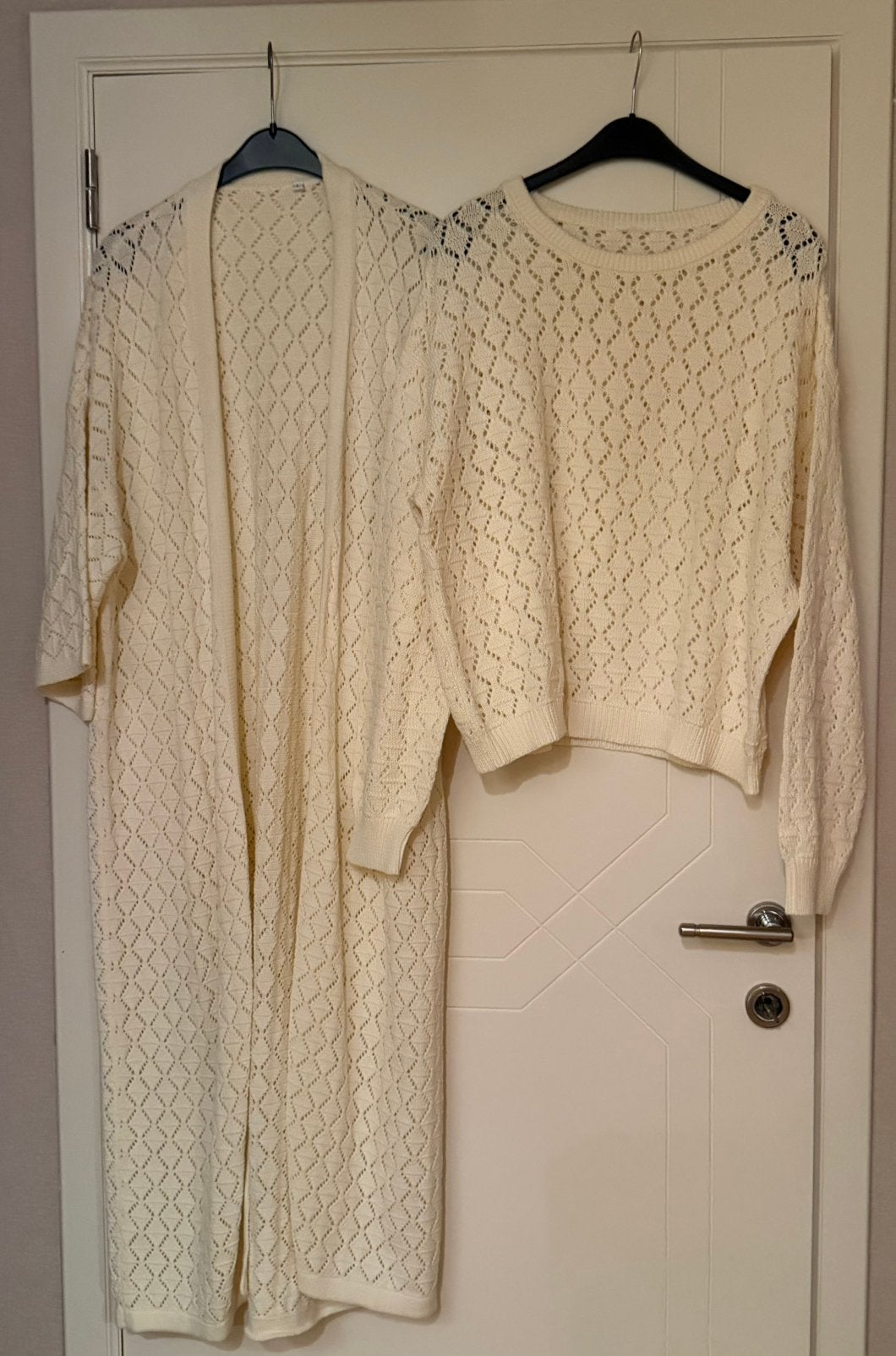 Nouveau gilet long et pull assorti, Vêtements | Femmes, Packs de vêtements pour femmes, Enlèvement, Neuf, Taille 42/44 (L)