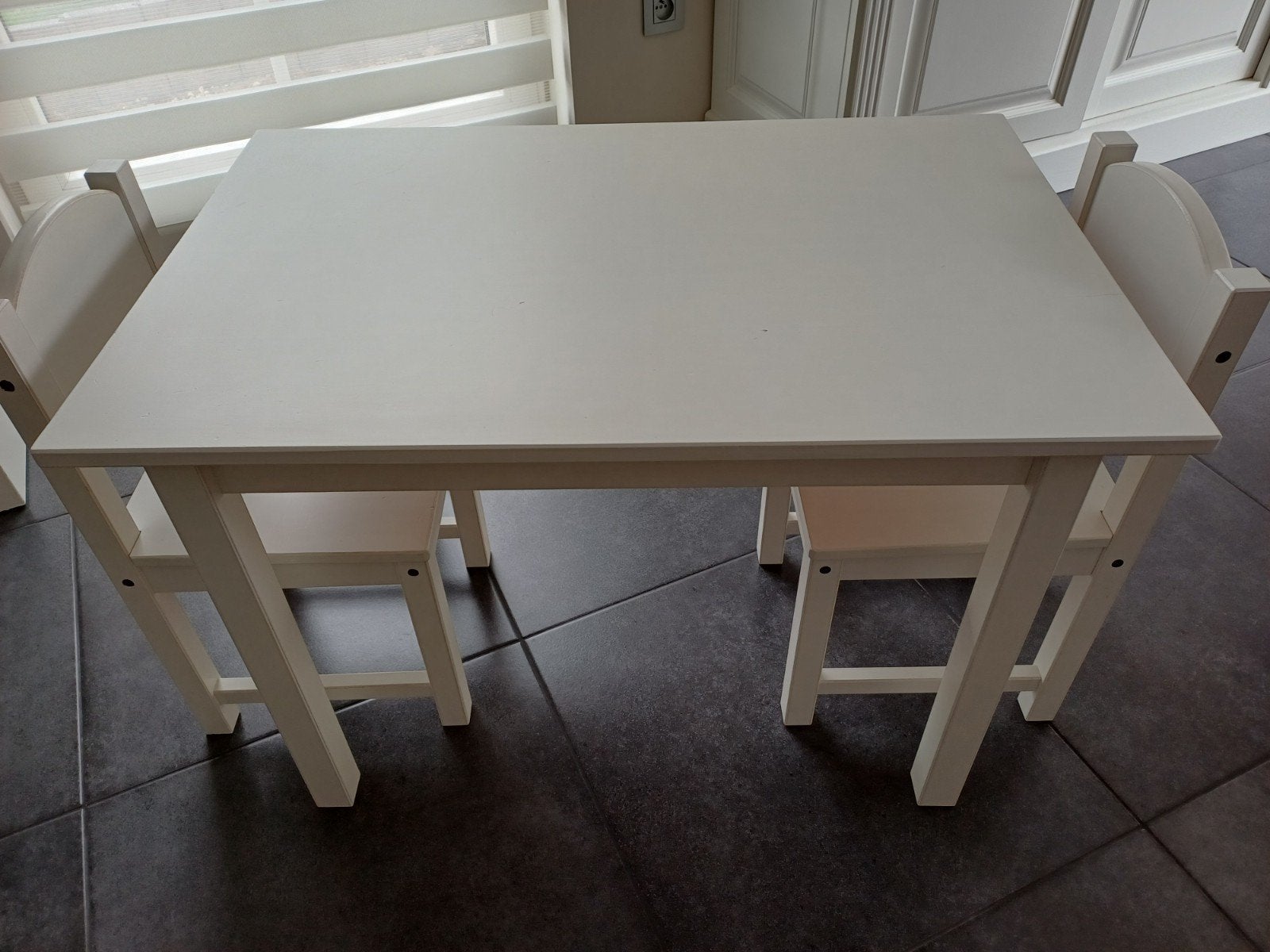 Kindertafel + 2 stoeltjes wit, Kinderen en Baby's, Ophalen