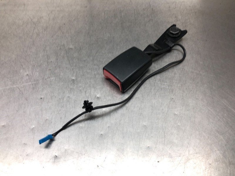 BOUCLE DE CEINTURE DE SECURITE AVANT DROIT Colt CZC, Utilisé, Mitsubishi