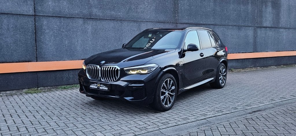 BMW X5 xDrive45e/CAMERA/LED/LEDER/COMF ACCES/HEAD UP/54800KM, Dealer onderhouden, Leder, Bedrijf, https://public.car-pass.be/vhr/65a0e7d7-e10d-4a5c-badb-18f4c0ac45e7
