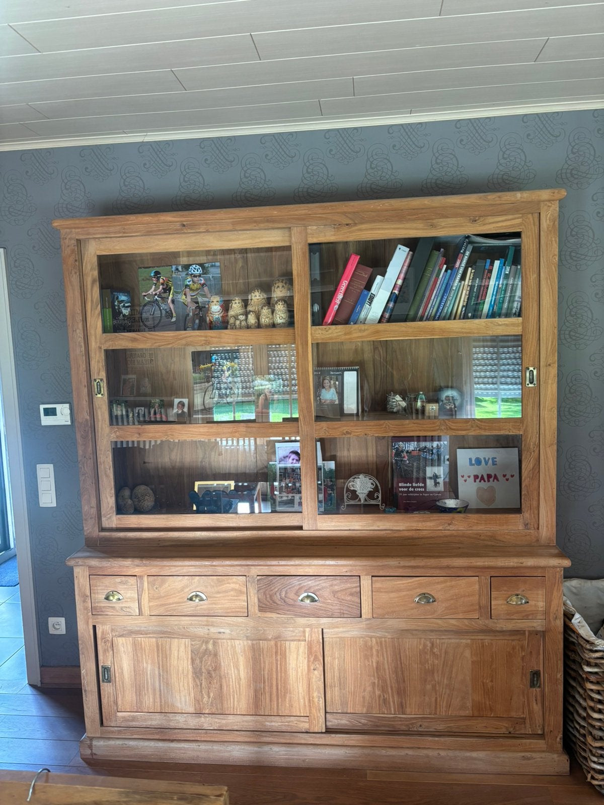 Vitrinekast + tafel + 6 stoelen, Huis en Inrichting, Ophalen, Zo goed als nieuw
