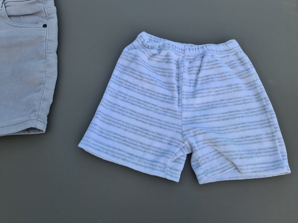 wit-grijs gestreepte korte broek, 110, Kinderen en Baby's, Kinderkleding | Maat 110, Ophalen, Zo goed als nieuw, Broek