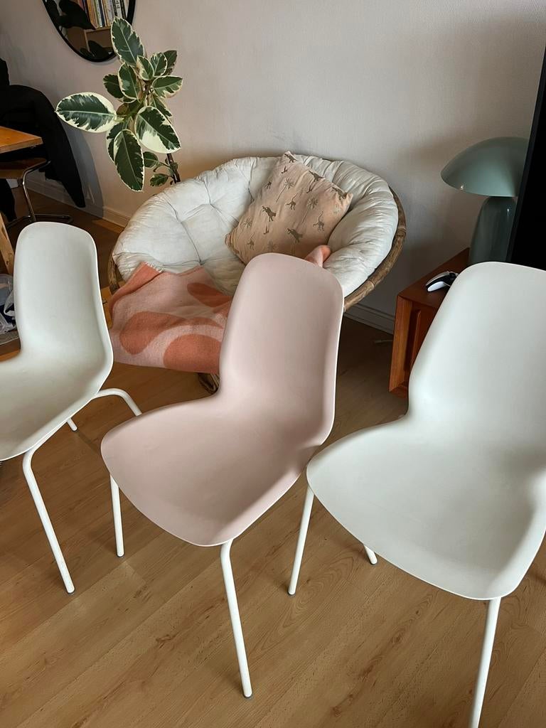 4 ikea SKALSTA eetkamer stoelen, Ophalen, Gebruikt, Kunststof