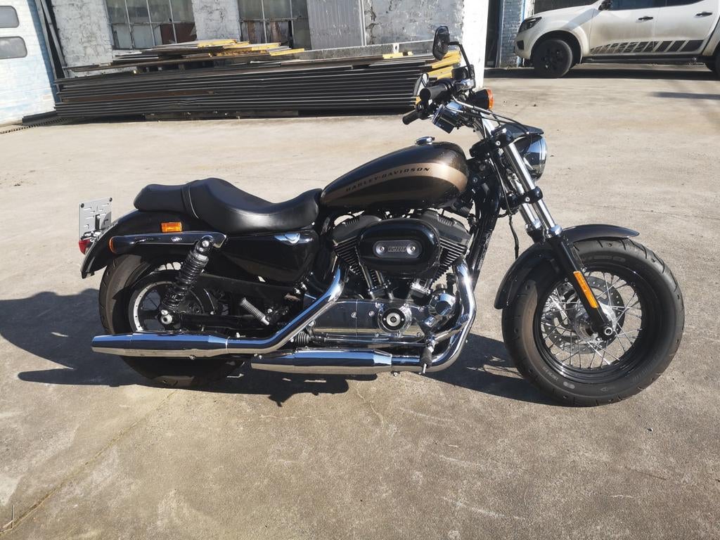 Harley Davidson XL 1200 Custom, Motos, Particulier