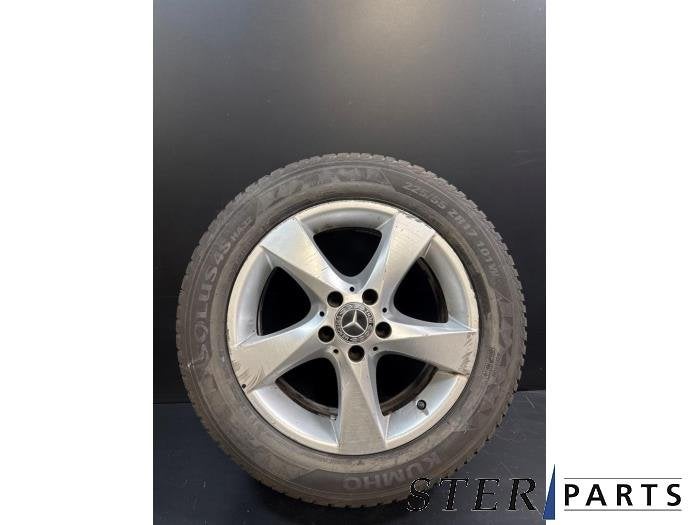 Jante + pneumatique d'un Mercedes Vito, Autos : Pièces & Accessoires, Véhicule de tourisme, -, 3 mois de garantie, Utilisé