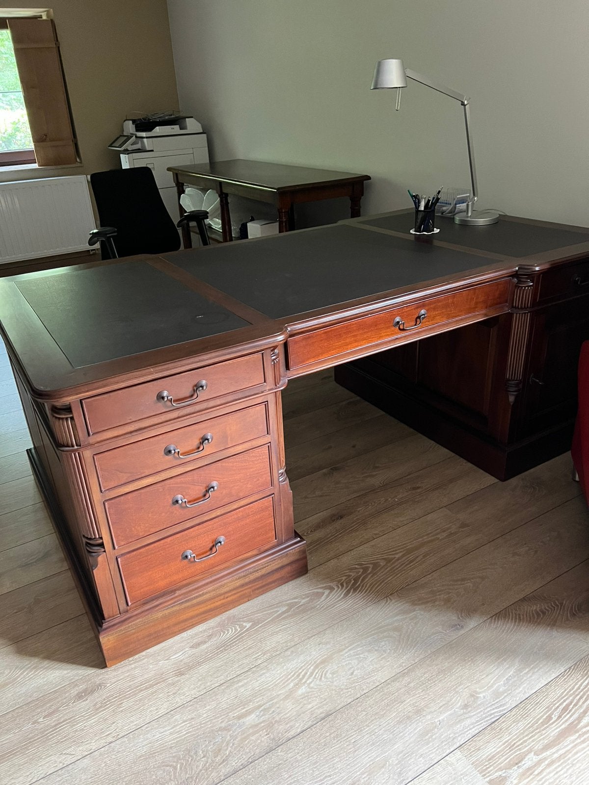 Te koop bureau, Ophalen