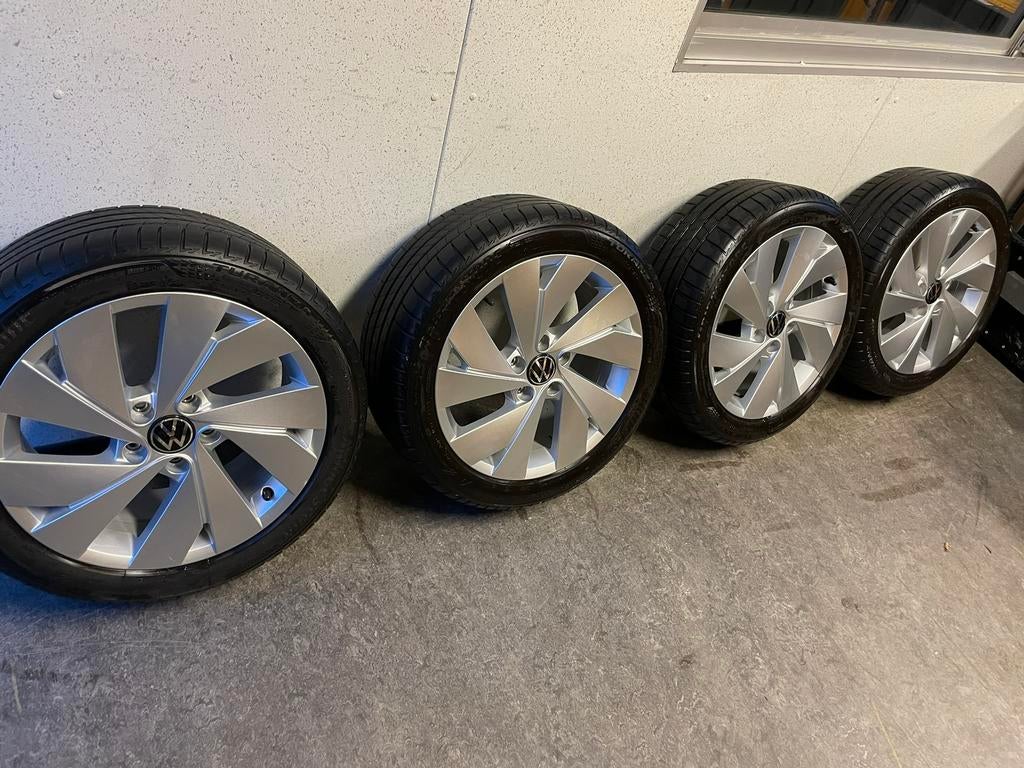 VW GOLF 8 originele 17” belmont velgen op bridgestone banden, Enlèvement, 17 pouces, Pneus été, Jante(s)