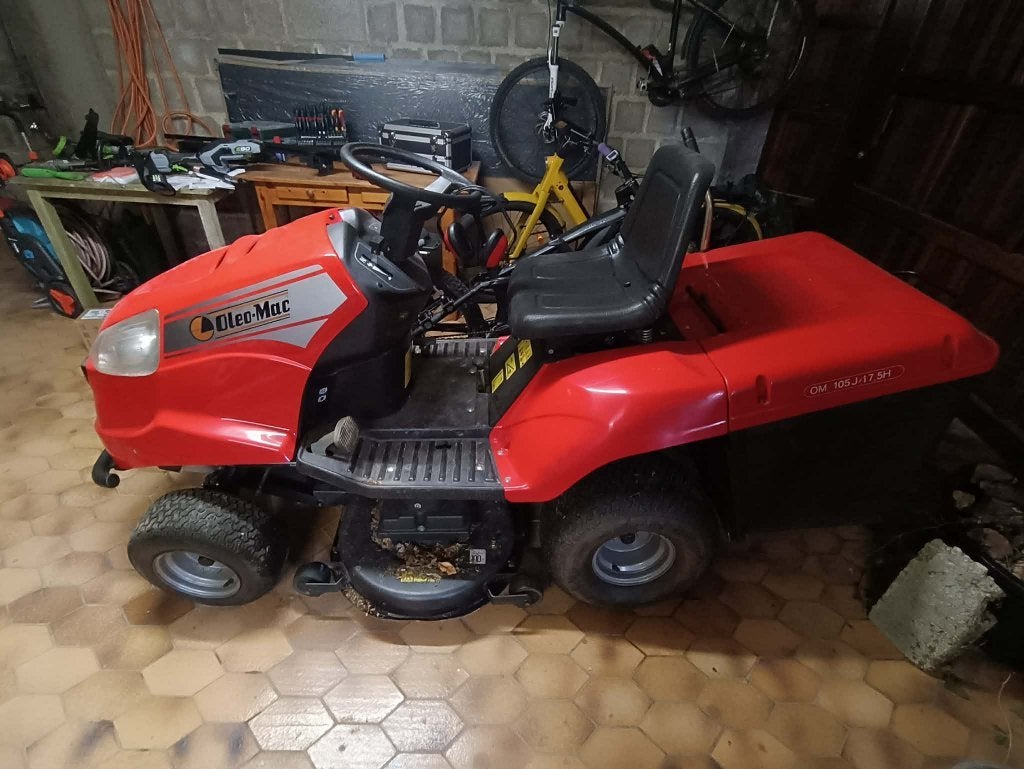 Tracteur tondeuse Oleo-Mac OM105J/17.5 H (Briggs & Stratton), Oleo Mac, Fonction de mulching, Enlèvement, Utilisé