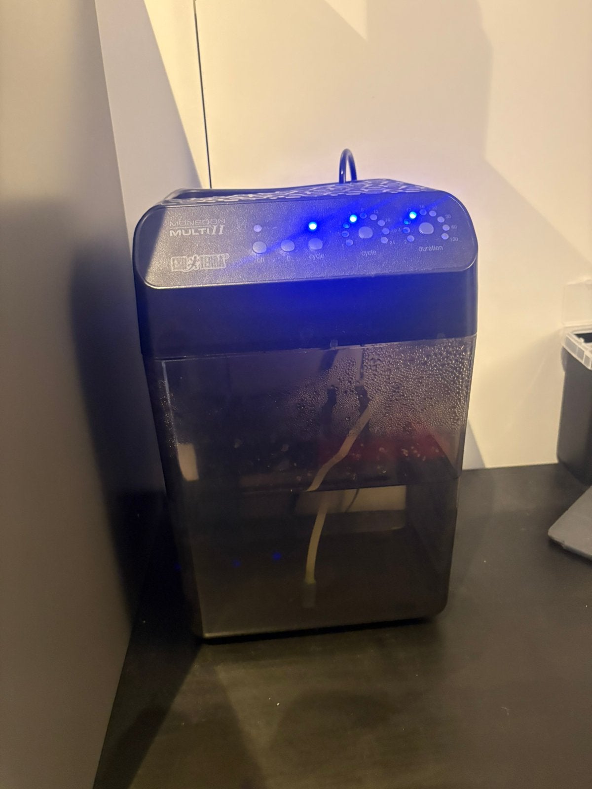 Te koop: Exo Terra Programmeerbaar Nevelsysteem – 8 Liter, Enlèvement, Comme neuf