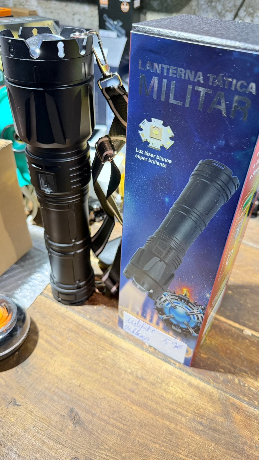 EXTREEM KRACHTIGE XL TACTISCHE LASER ZAKLAMP + POWERBANK, Caravanes & Camping, Enlèvement ou Envoi, Neuf