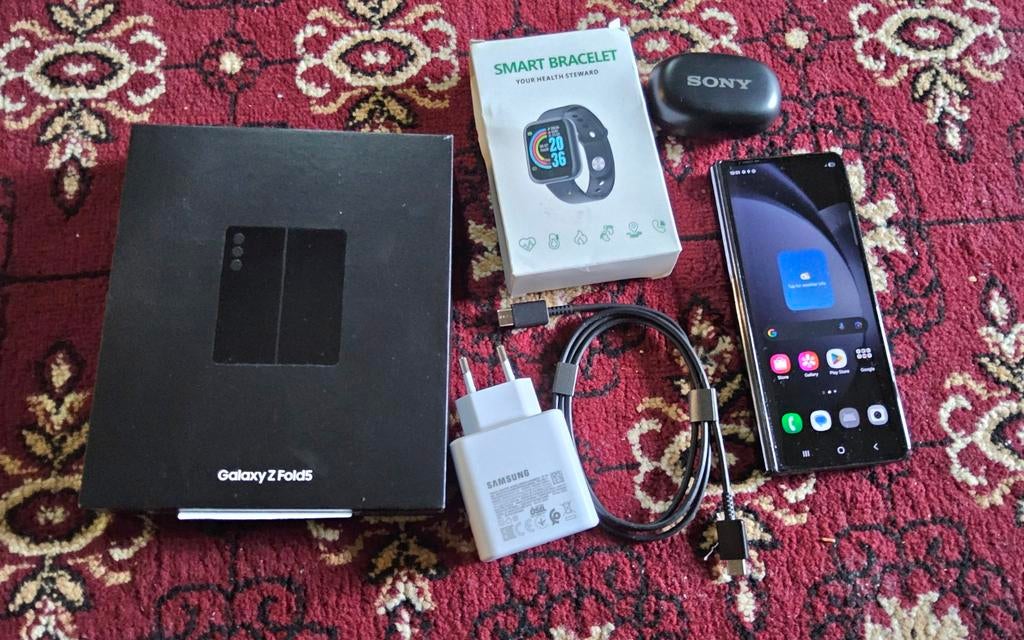 Samsung Galaxy Z Fold 6, presque neuf avec certificat de gar, Télécoms, Téléphonie mobile | Samsung, Enlèvement