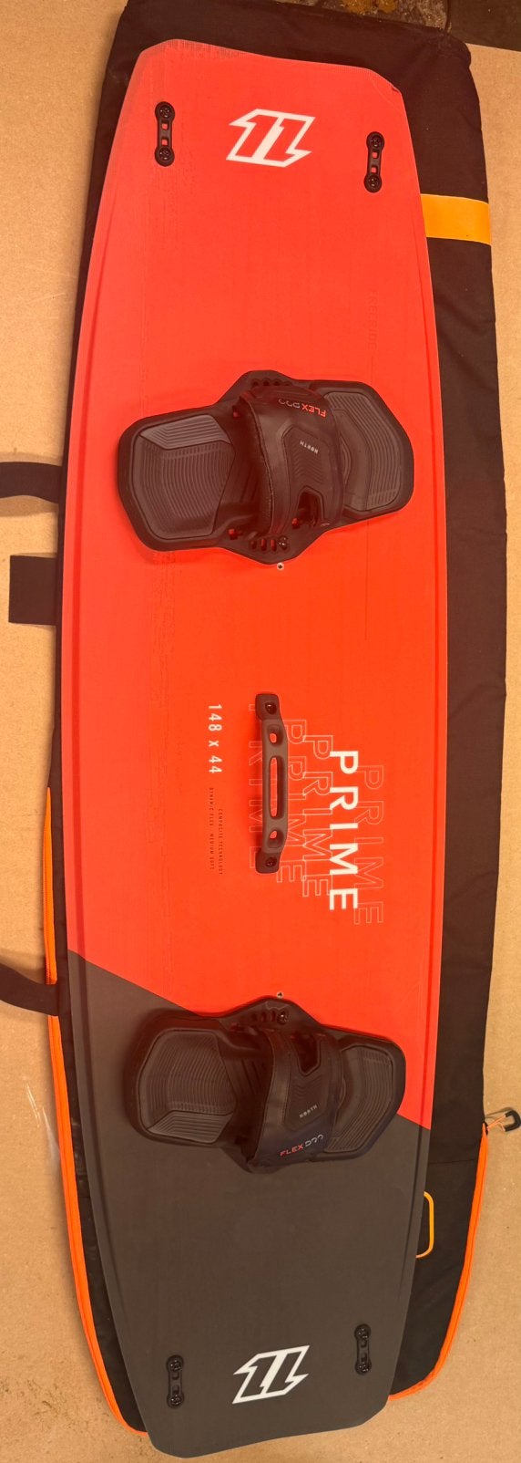 North Prime Twintip, Sports nautiques & Bateaux, Kitesurf, Double astuce, Enlèvement, Comme neuf