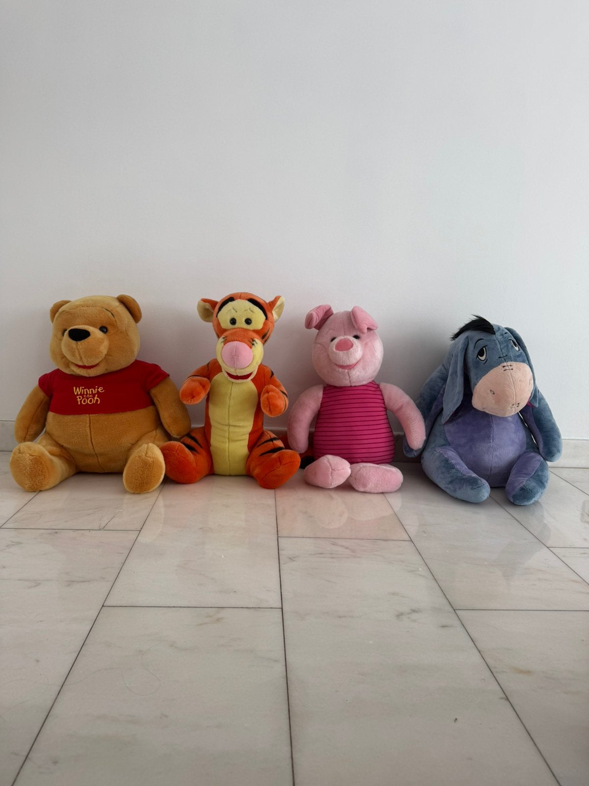 Lot de 4 grandes peluches Disney Winnie l’Ourson, Enlèvement, Comme neuf