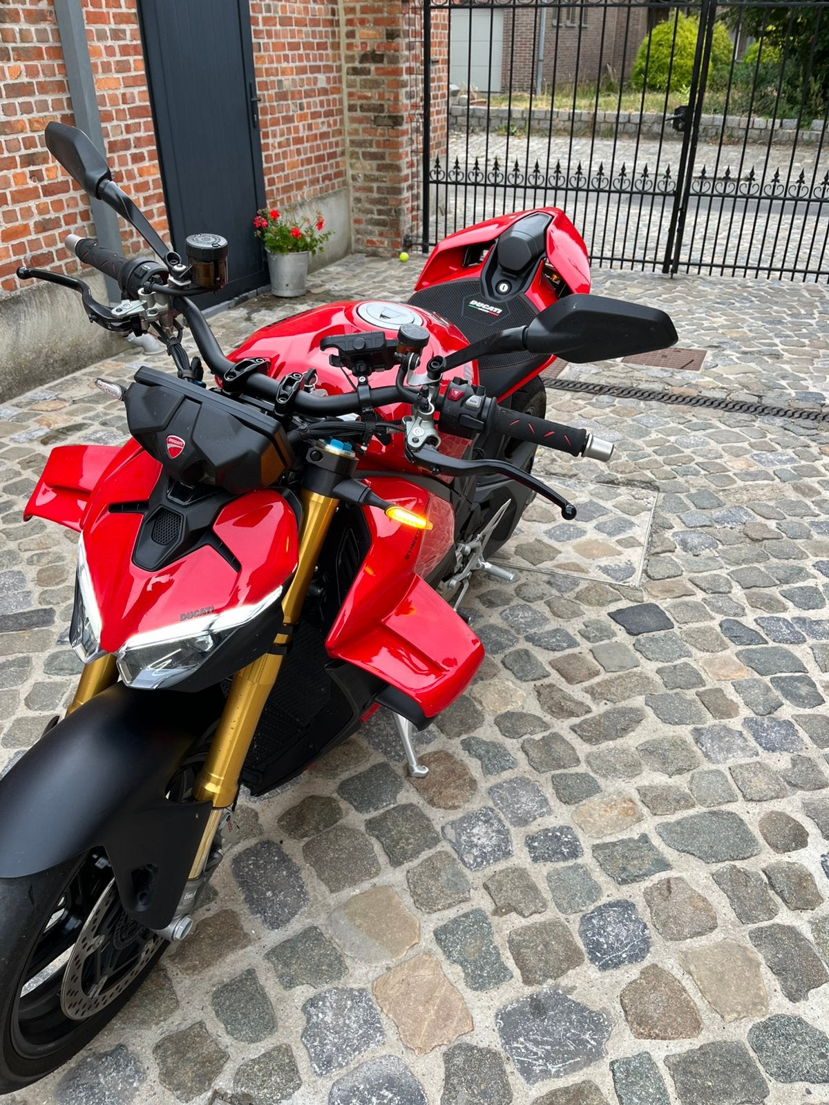 Ducati Streetfighter V4S 2025 7603km, Particulier