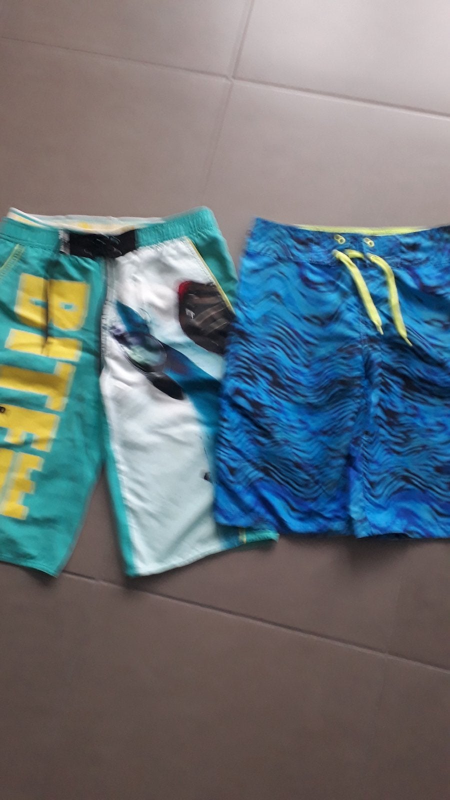 2 zwemshorts maat 164/170, Enfants & Bébés, Vêtements enfant | Taille 164, Enlèvement ou Envoi, Comme neuf, Garçon, Vêtements de sport ou Maillots de bain