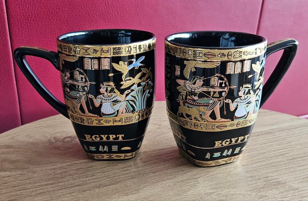 2 decoratieve Egyptische koffiemokken in zwart en goud, Ophalen, Keramiek