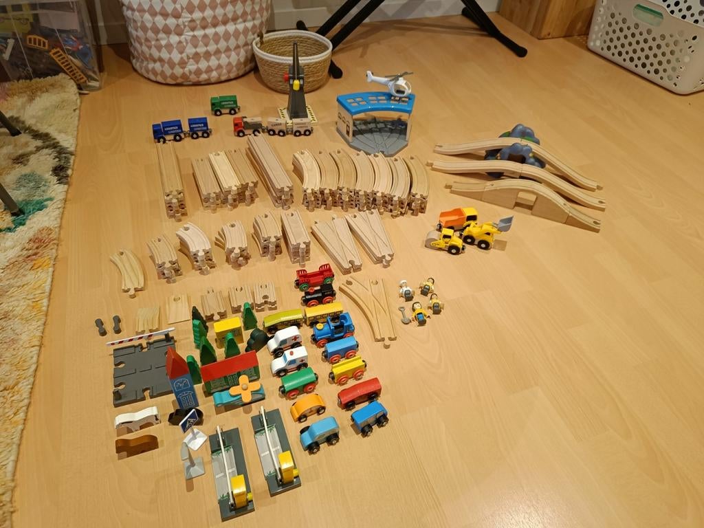 Grote houten treinset – 107 rails, Kinderen en Baby's, Speelgoed | Houten speelgoed, Ophalen