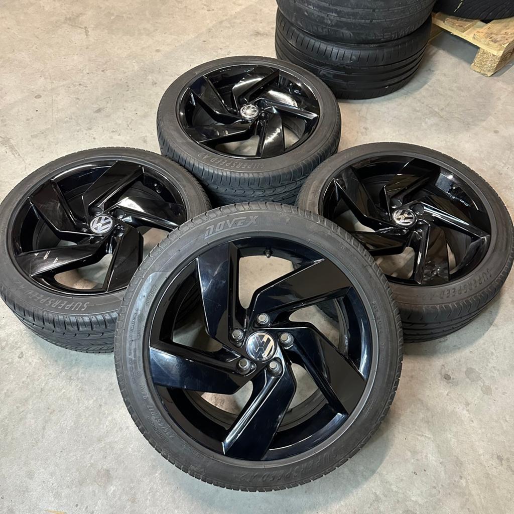 Originele 17” richmond velgen Zomerbanden gti gte GTD R line, Auto-onderdelen, Gebruikt, Banden en Velgen, 17 inch, Ophalen of Verzenden