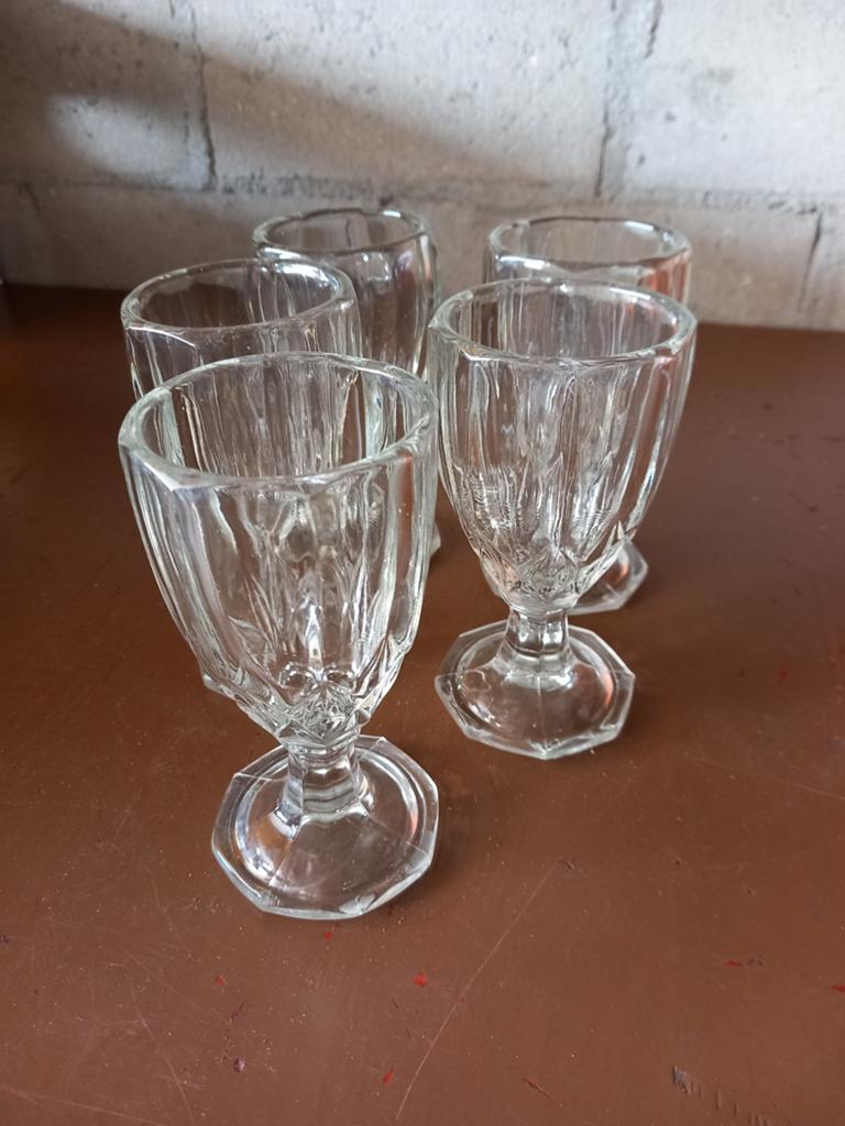 5 Dikke ijs of fruitglazen, Ophalen