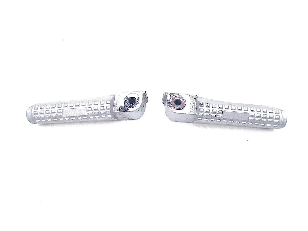REPOSE-PIEDS SET Benelli BN125 2023 (01-2023/-), Motos, Dhr. S. di Majo, Utilisé, Info@cama-motorparts.nl, P.J. Troelstraweg 8 8
3144 CX  MAASSLUIS, NL
