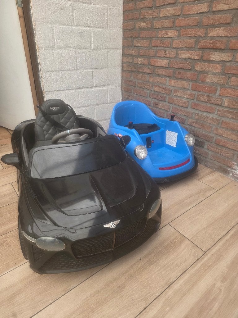 2 elektrische kinderauto's – Bentley + botsauto, Gebruikt