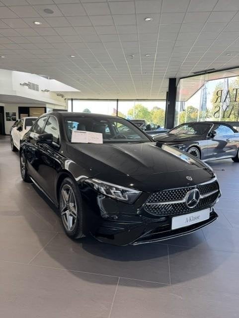 Mercedes-Benz A-Klasse A 180 140 Years Edition DOS 9323, Auto's, Stof, 1440 kg, Zwart, 4 cilinders