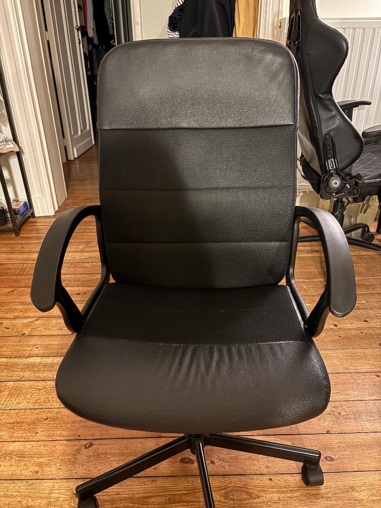 Chaise de bureau noire confortable – bon état, Enlèvement, Comme neuf, Noir, Chaise de bureau