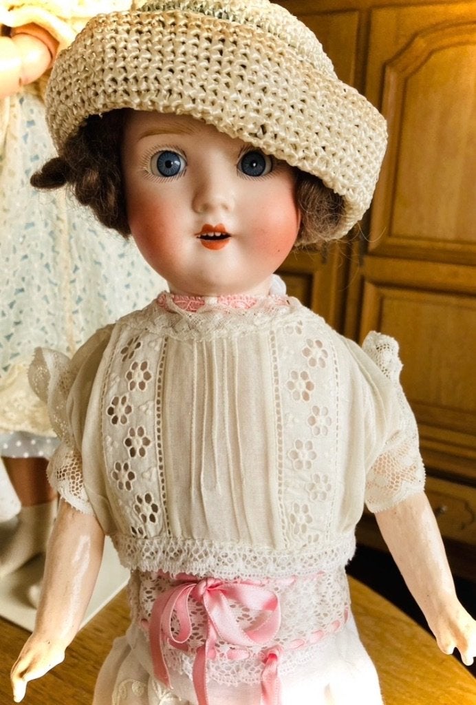 Poupée ancienne en porcelaine Schoenau und Hoffmeister 1909, Enlèvement ou Envoi, Utilisé, Poupée