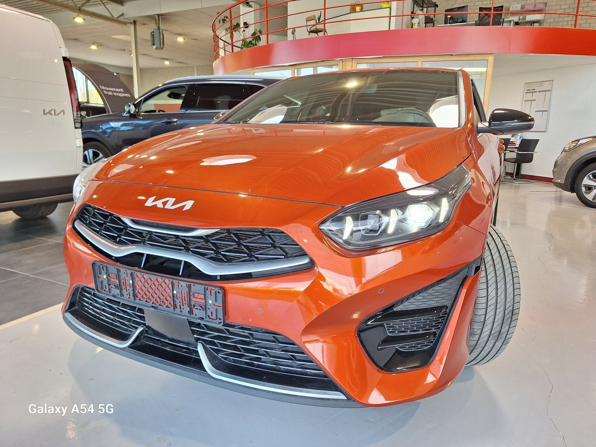 Kia ProCeed PROCEED GT-LINE 1.5T 7DCT - LEZ VALID 2035 - AUT, Auto's, Automaat, Stof, Gebruikt, Bedrijf