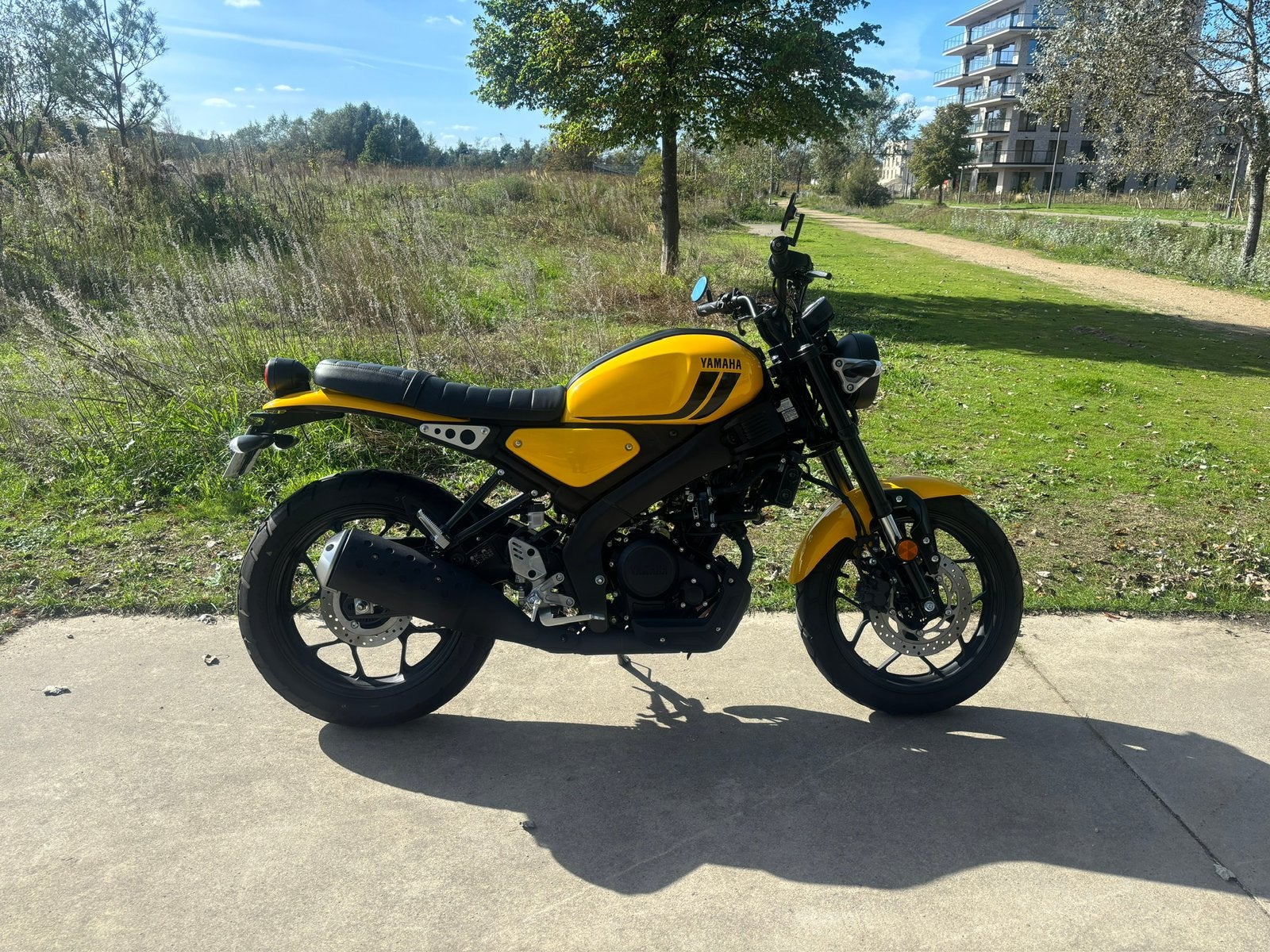 Yamaha XSR 125 - Impact yellow, Occasion, Particulier, 125 cc, 11 kW of minder