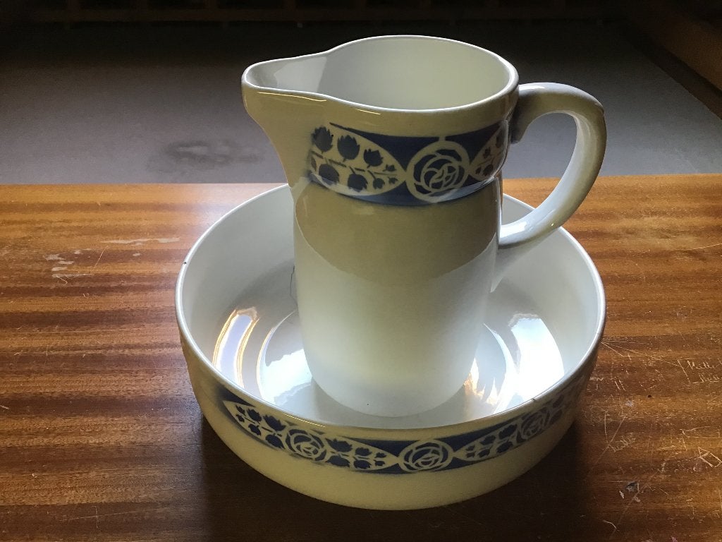 Carafe à eau et bol d'eau anciens, Enlèvement