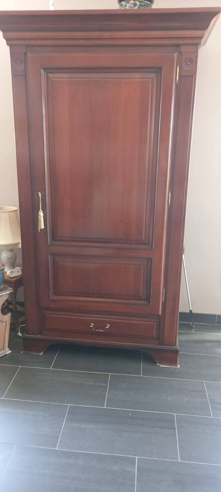 kersen houten linnenkast/halkast, Ophalen