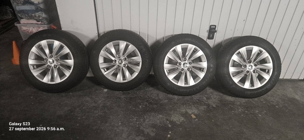 4 nieuwe banden + velgen skoda octavia, Auto-onderdelen, Ophalen, Zomerbanden, Band(en)
