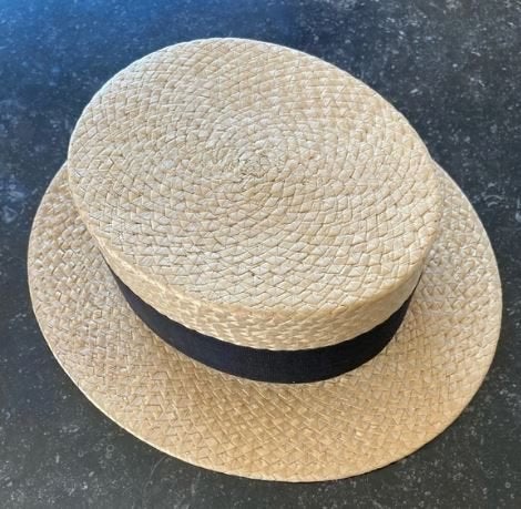 Chapeau paille canotier, Enlèvement, Chapeau