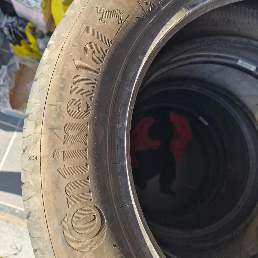 4 St. bijna nieuwe banden Continental 205/55 r16 te koop, Auto-onderdelen, Banden en Velgen, Ophalen, Gebruikt, 16 inch, 205 mm