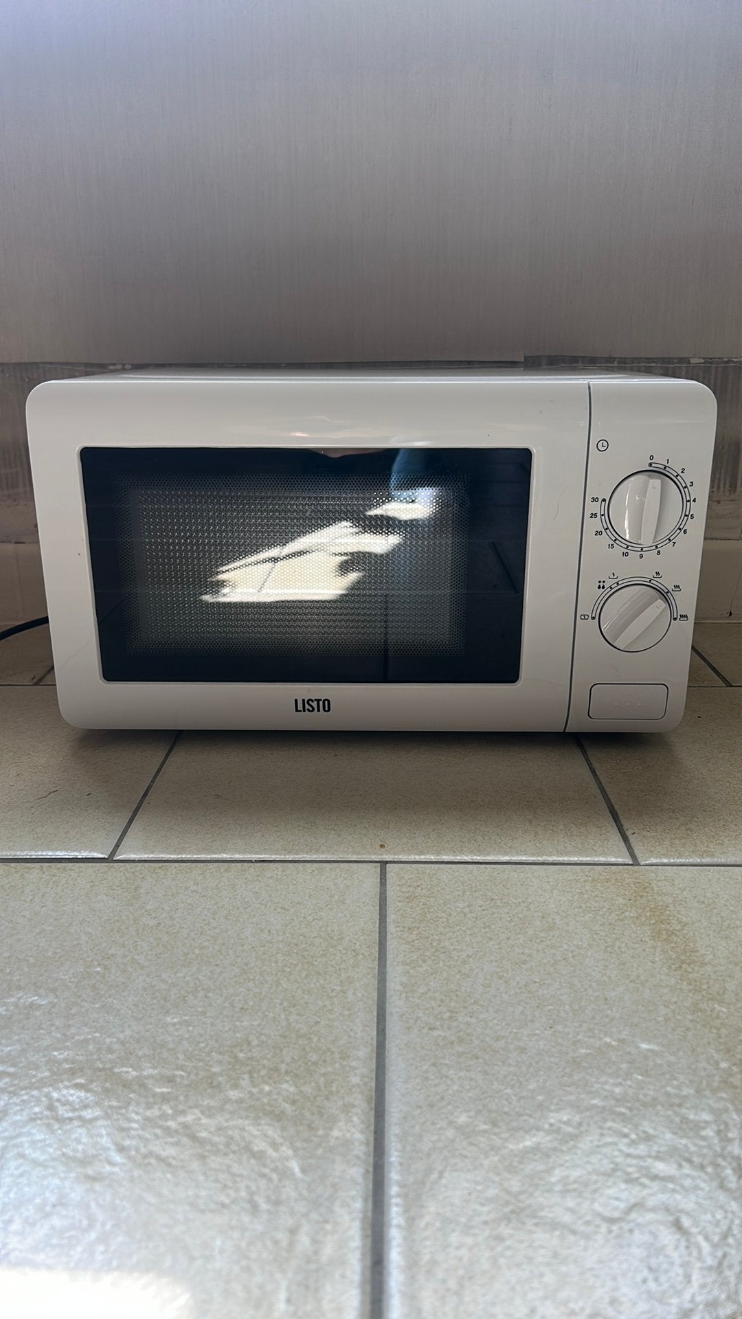 Listo Microgolf, Elektronische apparatuur, Microgolfovens, Ophalen, Microgolfoven, Zo goed als nieuw, Draaiplateau