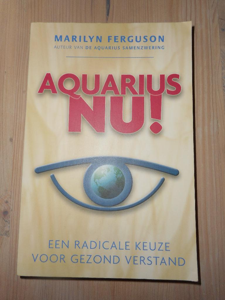 NIEUW AQUARIUS BOEK EN 5 MINI FLESJES ZIE FOTO'S, Boeken, Ophalen of Verzenden