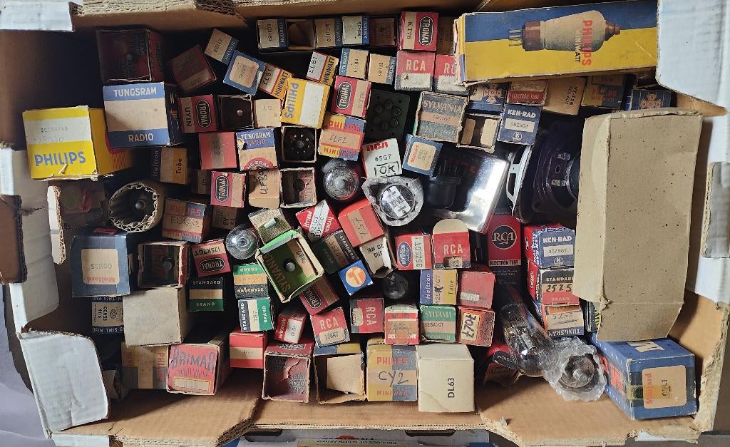 Doos met buizen, Ophalen