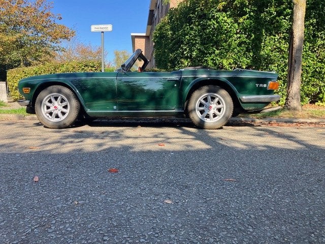 Te koop: Triumph TR6 Pi (1973) – Rijdend restauratieproject, Auto's, 2500 cc, Zwart, Cabriolet, 1176 kg