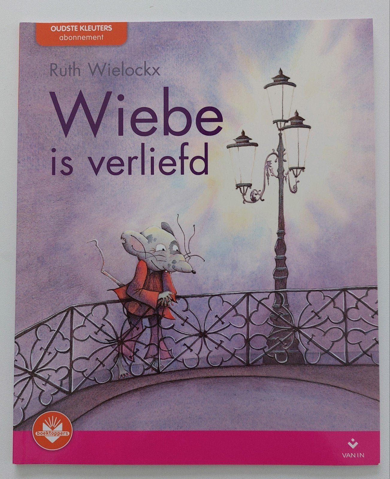 BOEK - WIEBE IS VERLIEFD, Ophalen of Verzenden