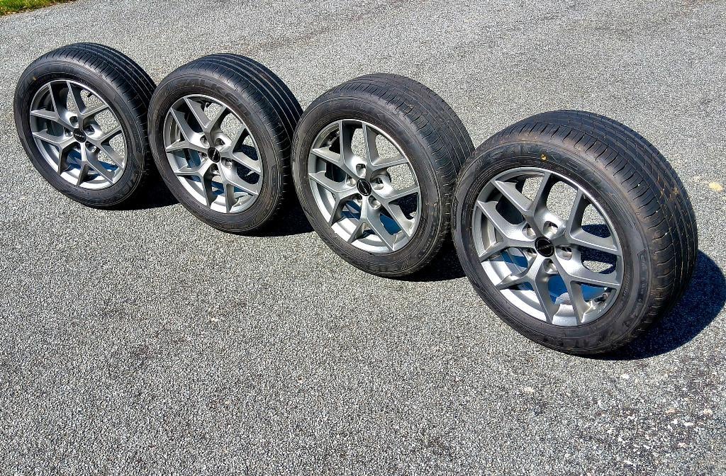 Très belles jantes VW Golf avec pneus été 205/55-16, Pneus et Jantes, 16 pouces, Pneus été, 205 mm