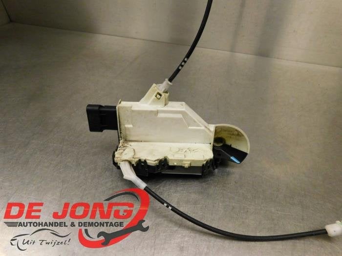 Serrure portière mécanique 4portes avant gauche d'un Peuge, Autos : Pièces & Accessoires, -, 3 mois de garantie, Utilisé, -