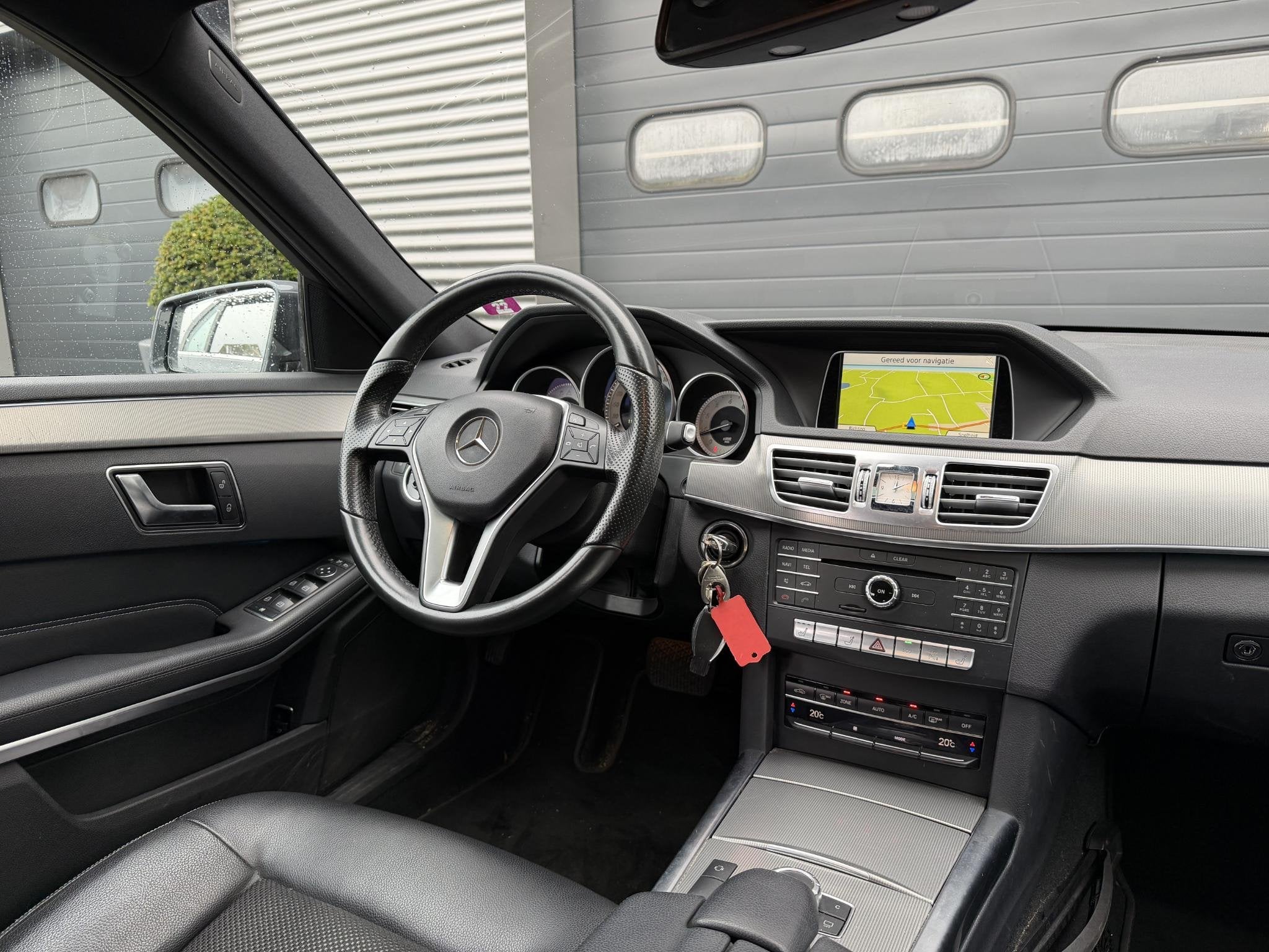 Mercedes-Benz E-klasse Estate 250 Ambition Avantgarde | Pano, Auto's, Automaat, Achterwielaandrijving, Gebruikt, 4 cilinders