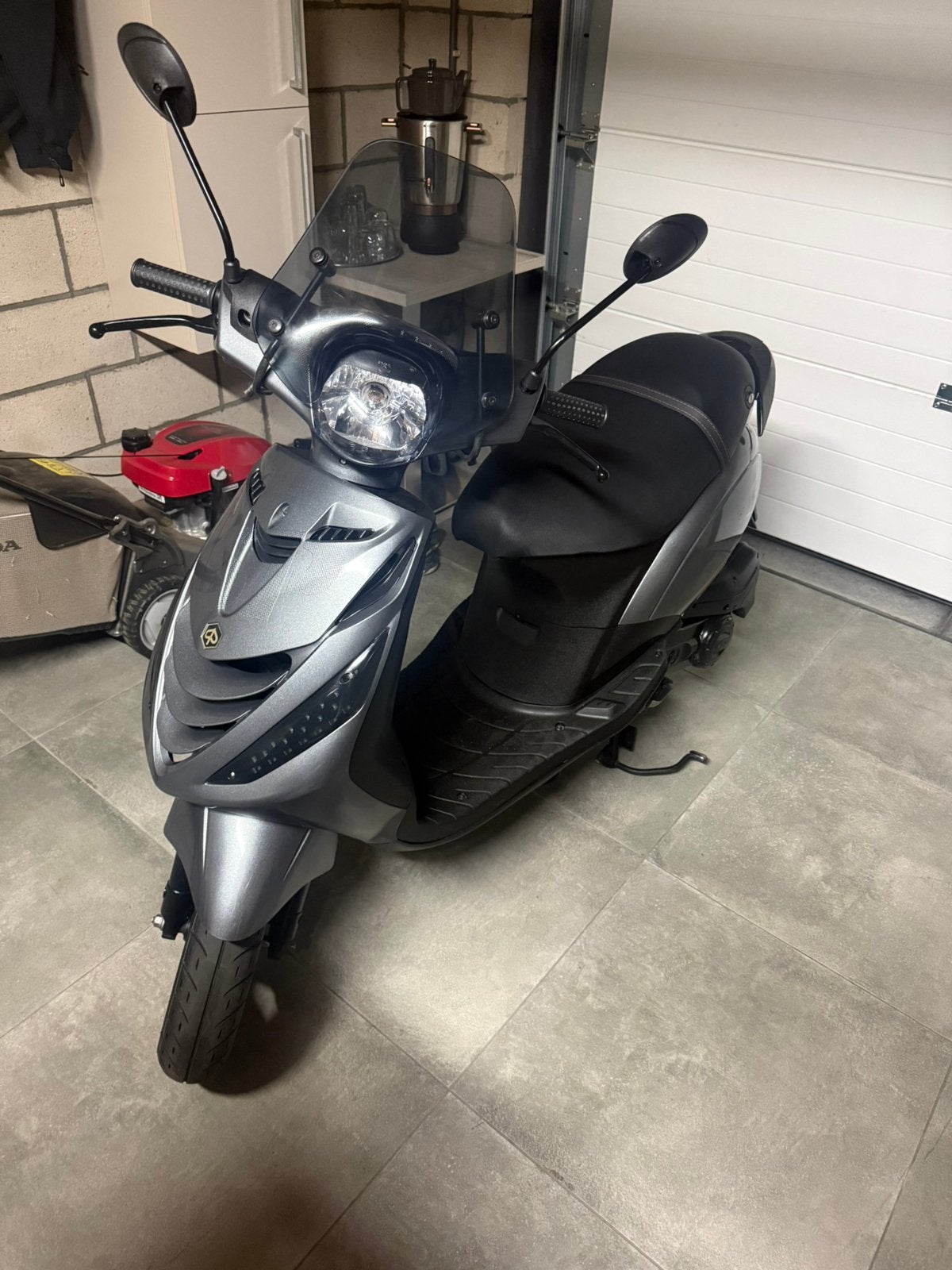 Piaggio Zip 50cc 4takt iget (A klasse), Fietsen en Brommers, Ophalen, Zip, Klasse A (25 km/u), Zo goed als nieuw