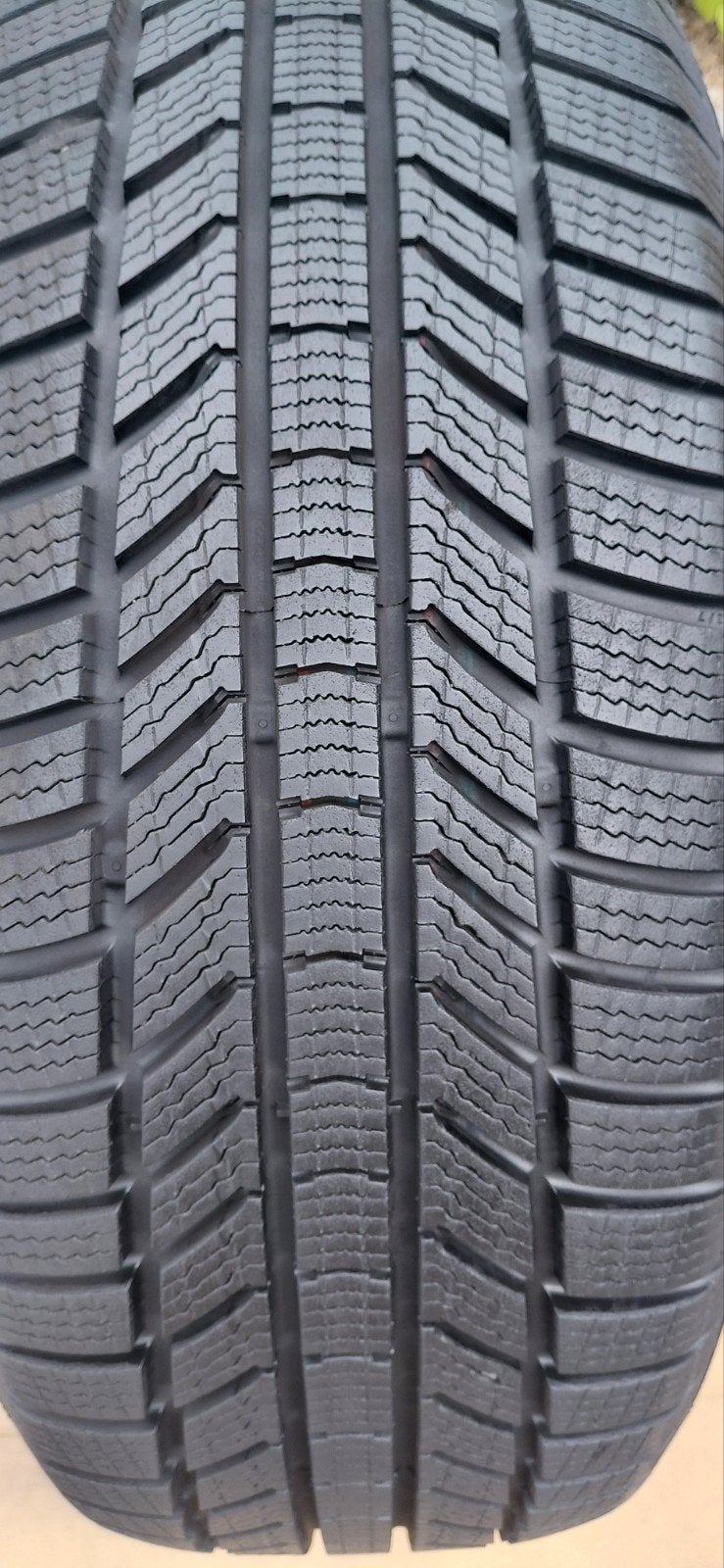 4 Winterbanden Continental 235/55 R19T nieuw, halve prijs, Auto-onderdelen, Banden en Velgen, Ophalen, Winterbanden, Band(en)