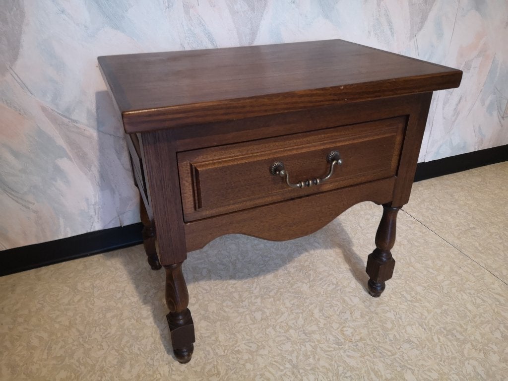 Ensemble de 2 tables de chevet en chêne, Enlèvement, Utilisé, Bois, 45 à 65 cm
