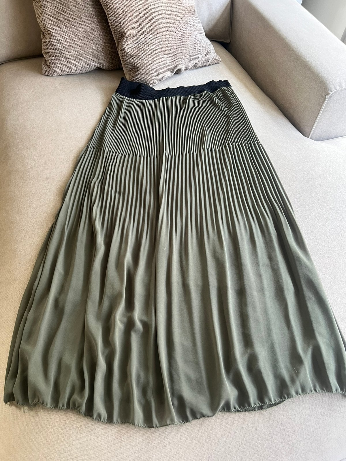 Terra Di Siena lange kaki rok met plise plooien maat Medium, Kleding | Dames, Rokken, Maat 38/40 (M), Ophalen of Verzenden, Gedragen