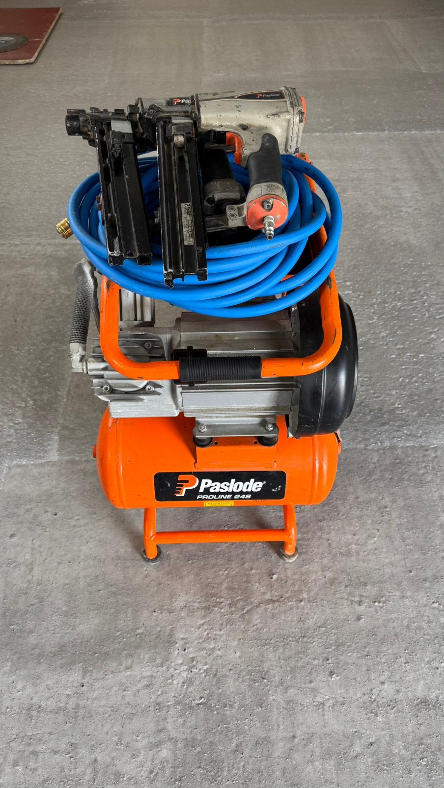 Compresseur PASLODE 248 SPIT 20 litres & agrafeuse PASLODE, Enlèvement, Comme neuf